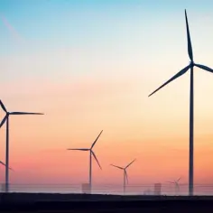 Darmowa energia wiatrowa: Jak uniknąć wysokich rachunków za prąd