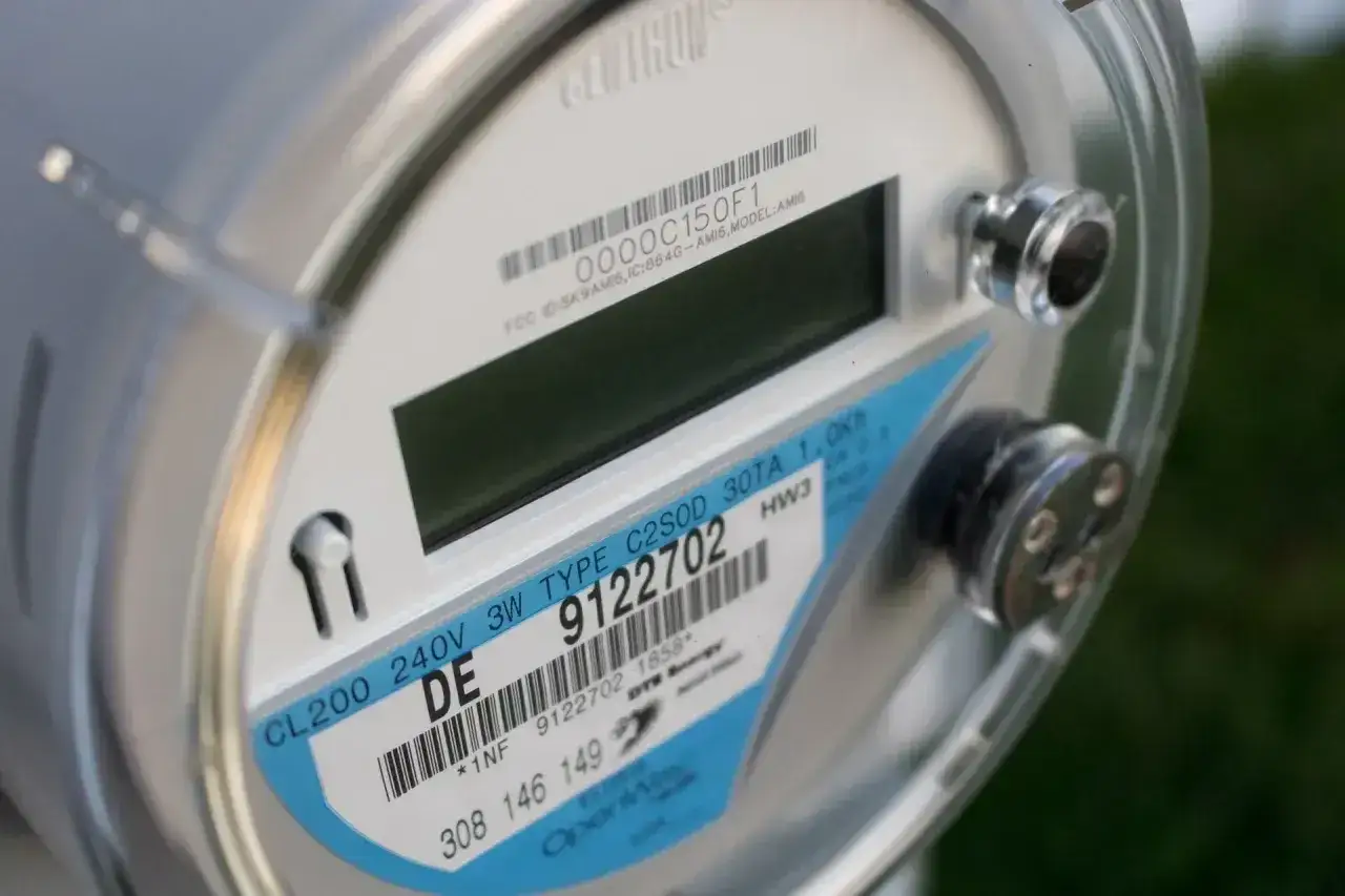 Inteligentny licznik energii elektrycznej, model CL200, z etykietą wskazującą na taryfę g12w.