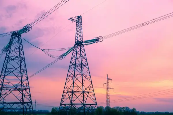 Częstotliwość - Wzory, 50 Hz w elektryce i PV. Oblicz bez błędów!