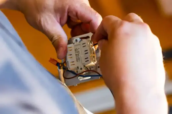 Punkt elektryczny - cena. Jak nie przepłacić za instalację?