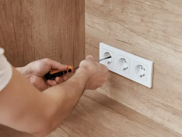 Napięcie skuteczne - Czym jest i dlaczego to nie 230V szczytowo?